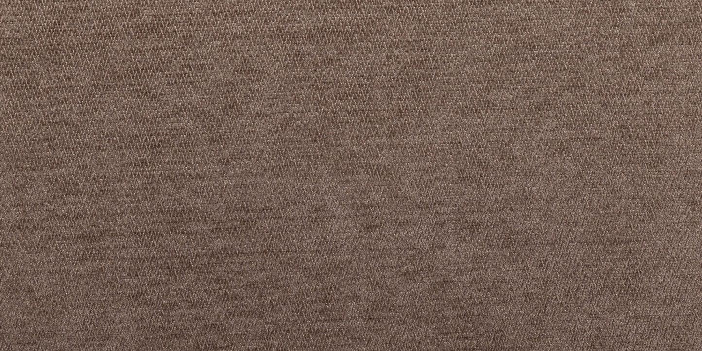 Meubelstof van Leotex met een ingeweven visgraatstructuur (herringbone), die de stof een duidelijk voelbare textuur. Een diepe bruine kleur en robuuste weeftechniek.